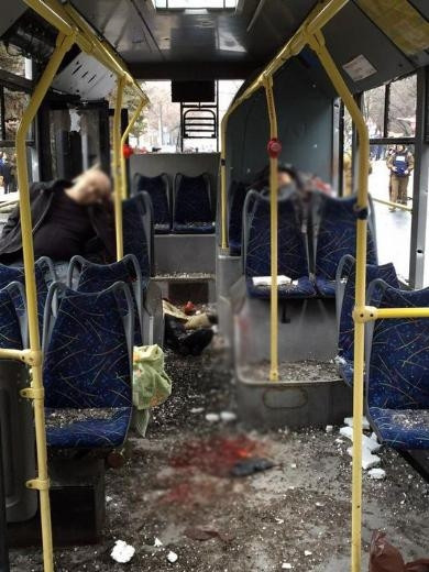 Ukrayna'da otobüs durağına top mermisi
