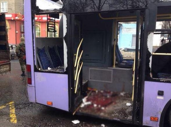 Ukrayna'da otobüs durağına top mermisi