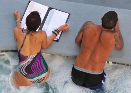 Rihanna sevgilisi ile jakuzide görüntülendi
