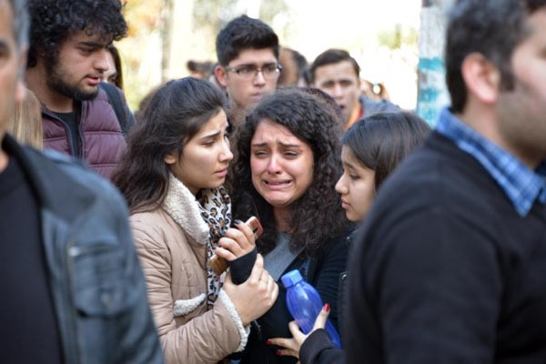 Etüt merkezi kapatıldı, sınıflardan çıkartılan öğrenciler baygınlık geçi