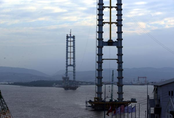 Körfez Köprüsü’nde klavuz kablolar çekilmeye başlandı