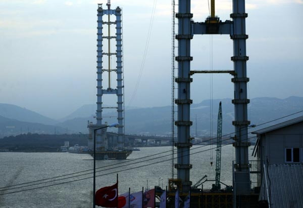 Körfez Köprüsü’nde klavuz kablolar çekilmeye başlandı