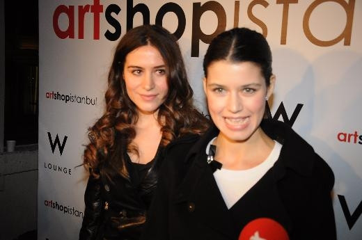 Beren Saat'ten Belçim Erdoğan'a mesaj