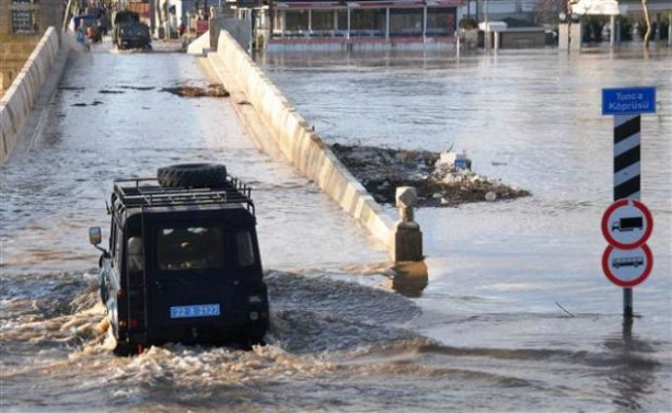 Edirne'de Tunca ve Meriç nehirleri taştı