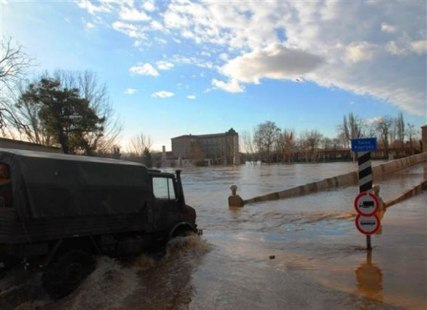Edirne'de Tunca ve Meriç nehirleri taştı