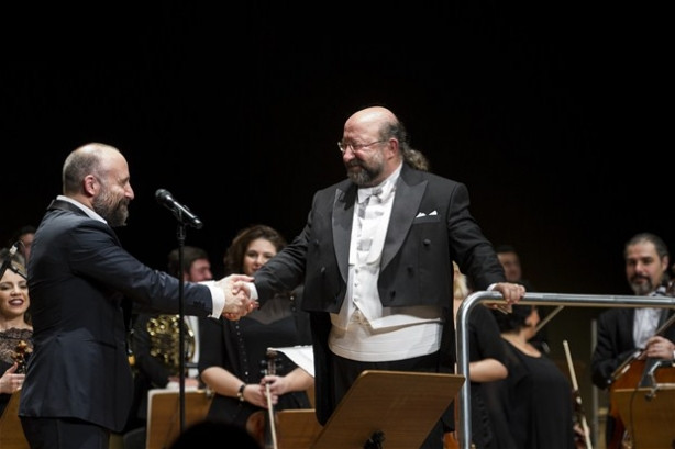 Halit Ergenç konseri!