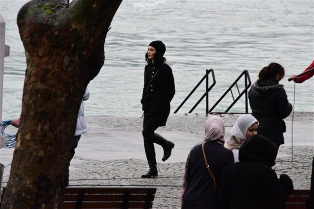 Tuba Büyüküstün'ü sette çevirdiler!