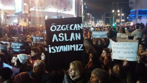 Özgecan için Türkiye'nin dört bir yanında protesto gösterileri düze