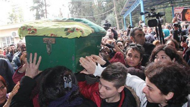 Özgecan için Türkiye'nin dört bir yanında protesto gösterileri düze
