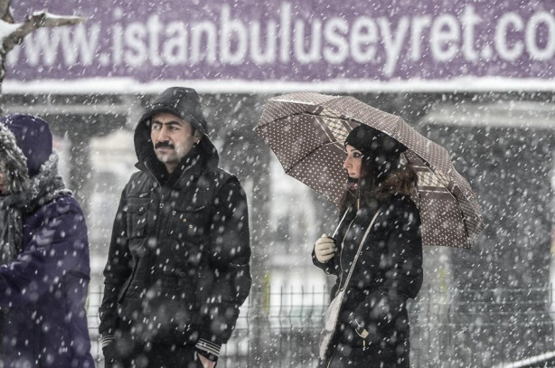 İstanbul kar yağışına teslim oldu