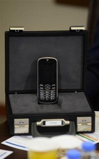 Bilim Sanayi ve Teknoloji Bakanı Fikri Işık yeni kriptolu telefonu tanıt