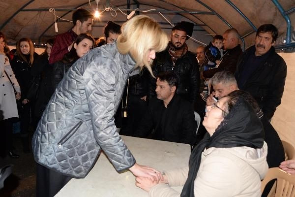 Üniversitede toplanan 15 bin kişi Özgecan için yürüdü