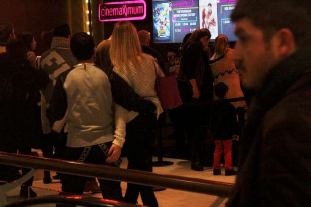 Serdar Ortaç ile Chloe Loughnan daha filme girmeden aşka geldiler