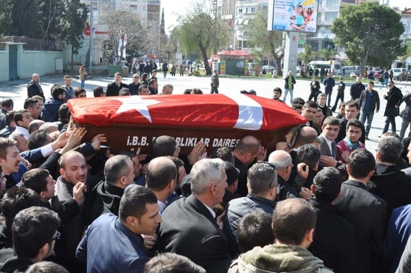 Fırat Yılmaz Çakıroğlu’nun annesi oğlunun fotoğrafını elinden düşürmedi
