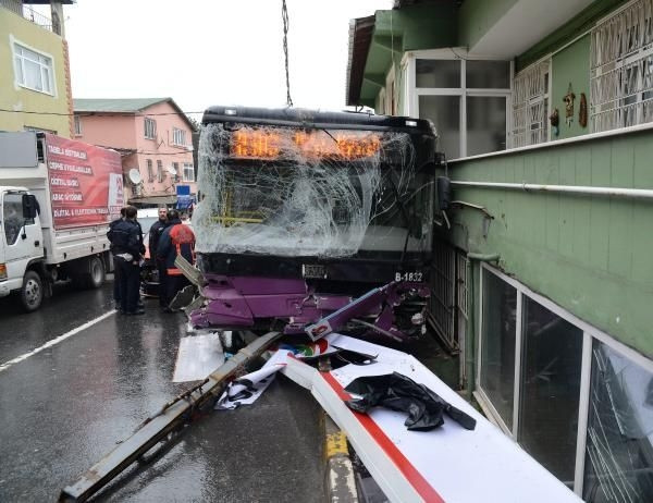 Sarıyer'de halk otobüsü kazası: 2 ölü, 8 yaralı