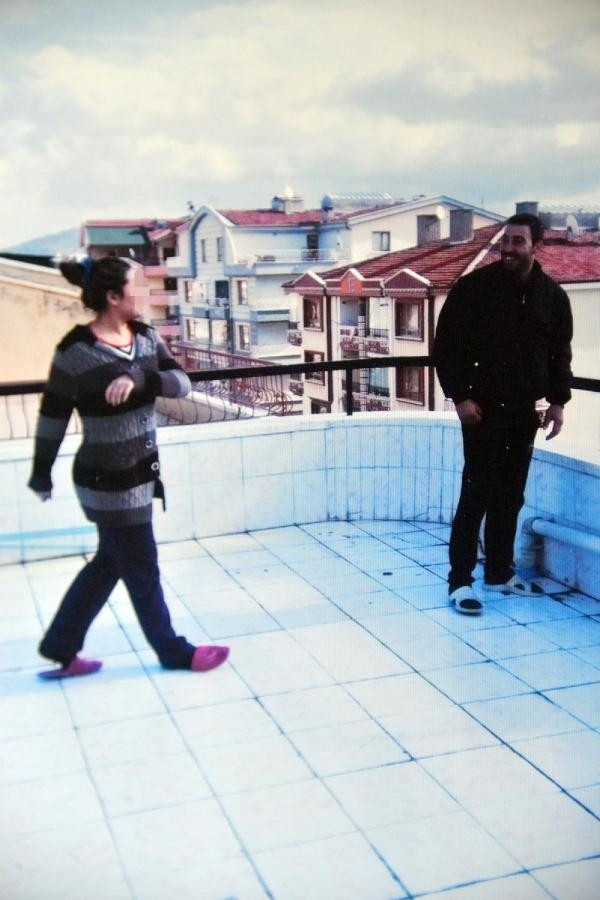 Tecavüz iddiasına 'mutluluk pozlu' savunma