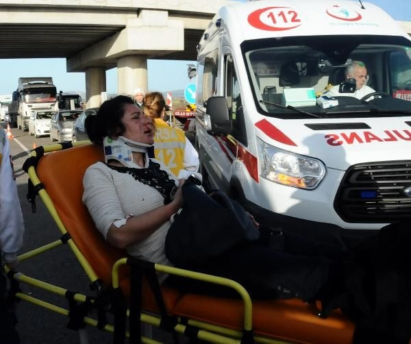 Öğrenci ve işçi servisleri çarpıştı:1 ölü