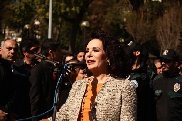 O'nu görenler pencereye koştu