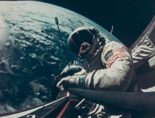İlk uzay selfiesi görenleri şaşırttı