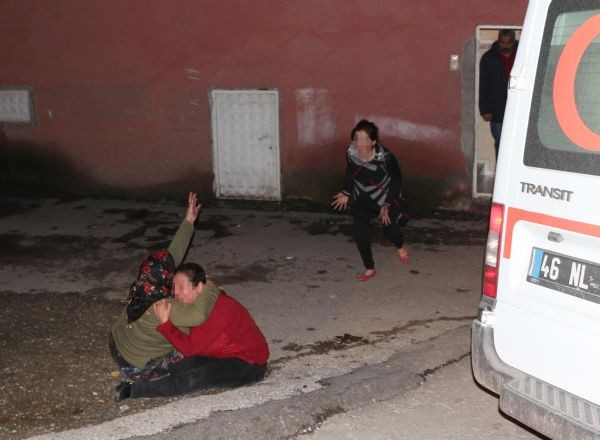 Eşi, çocukları ve iş arkadaşını rehin aldı