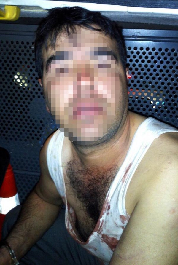 Eşi, çocukları ve iş arkadaşını rehin aldı