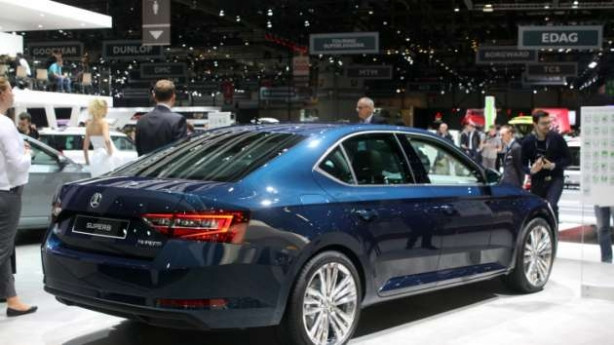 Skoda Superb ortaya çıktı müthiş detay