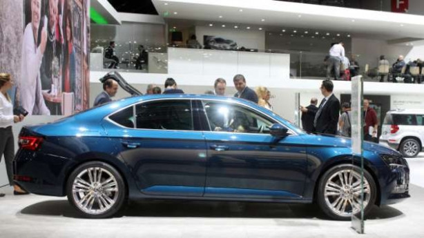 Skoda Superb ortaya çıktı müthiş detay