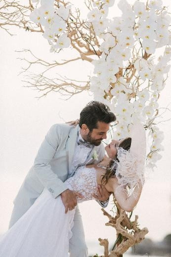 Beren Saat Kadınlar Günü'nü yazdı
