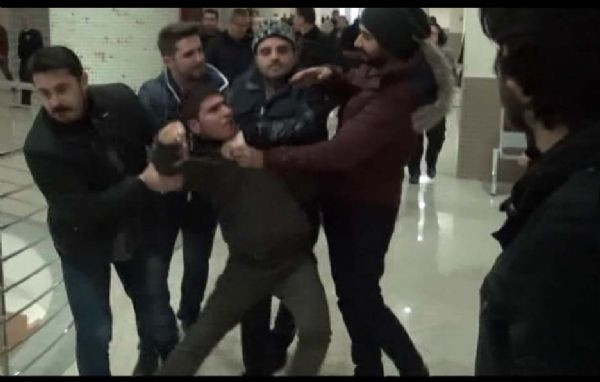 Adliye koridoru savaş alanına döndü