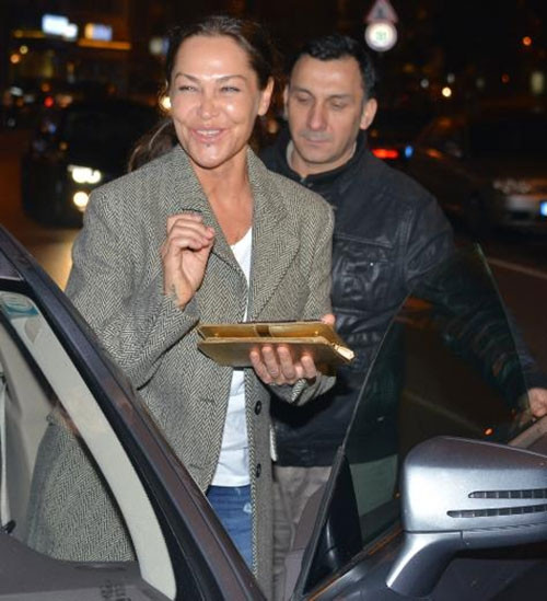 Hülya Avşar: İt ürür kervan yürür