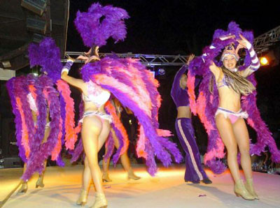 Bodrum gecelerinde Brezilyalı dansçılar