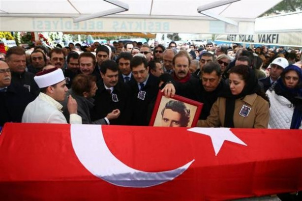 Erol Büyükburç'un cenazesinde olay çıktı
