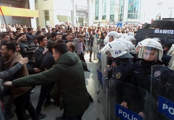 Van'da eşini vuran kişiye linç girişimi