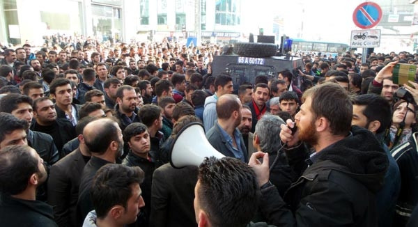 Van'da eşini vuran kişiye linç girişimi