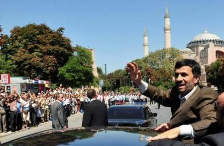 Burası Tahran değil İstanbul.. Ahmedinejad’a büyük “sevgi