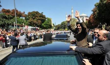 Burası Tahran değil İstanbul.. Ahmedinejad’a büyük “sevgi