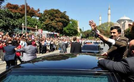 Burası Tahran değil İstanbul.. Ahmedinejad’a büyük “sevgi