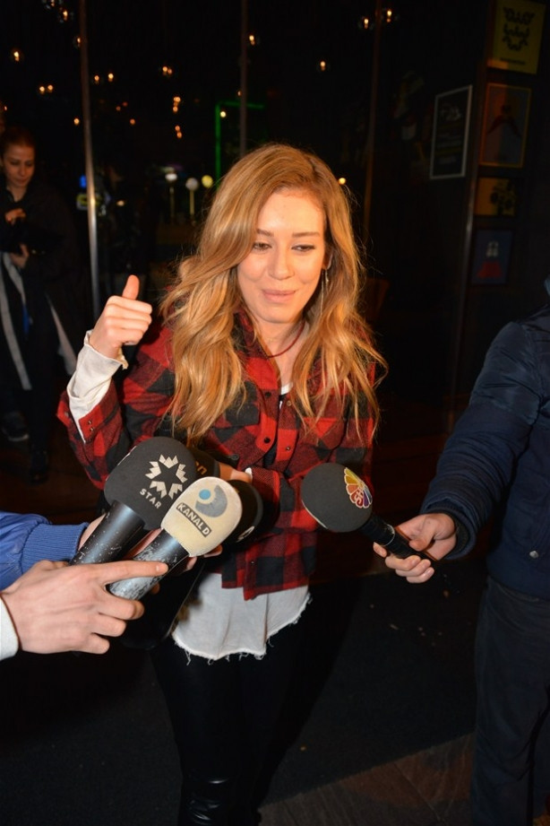 Sinem Kobal ve kardeşi alışverişte