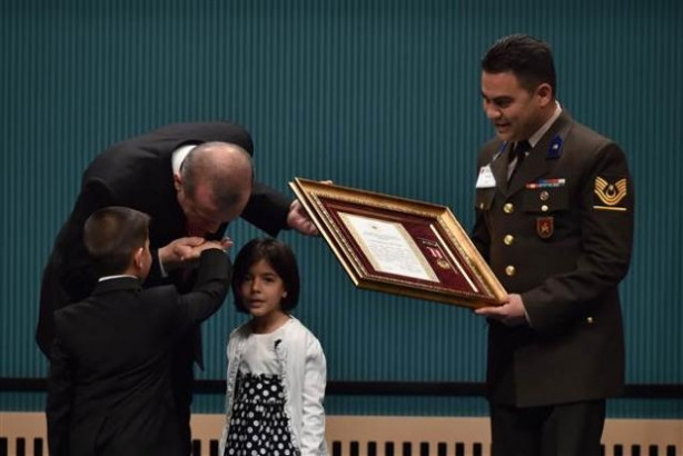 Cumhurbaşkanlığı Sarayı'nda Devlet Övünç Madalyası tevcih töreni