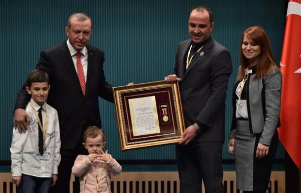 Cumhurbaşkanlığı Sarayı'nda Devlet Övünç Madalyası tevcih töreni