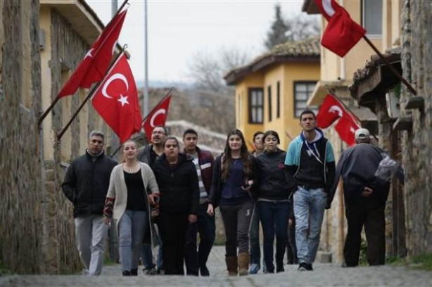 Bigalı Köyü'nde her eve bayrak asılıyor