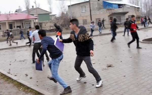 Lisede büyük gerginlik! 3 öğrenci yaralandı