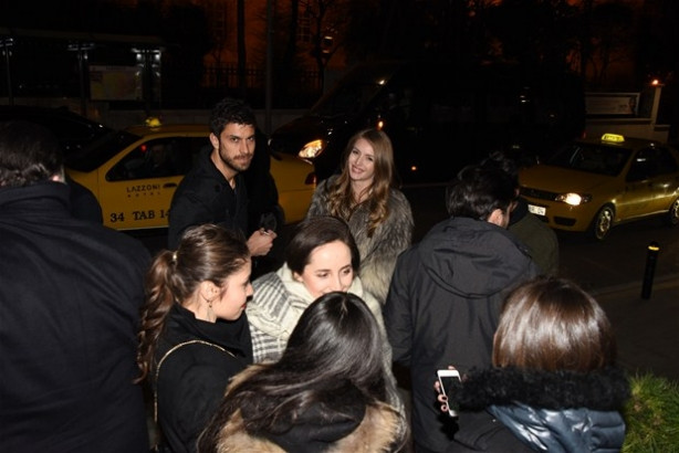 Yasemin Allen'i içeri almadılar!