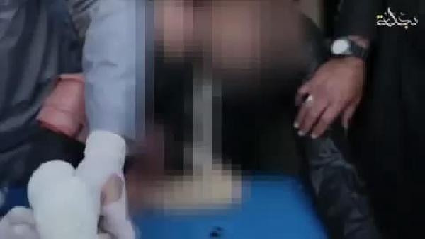 IŞİD, hırsızlıkla suçladığı gencin elini kağıt giyotiniyle kesti