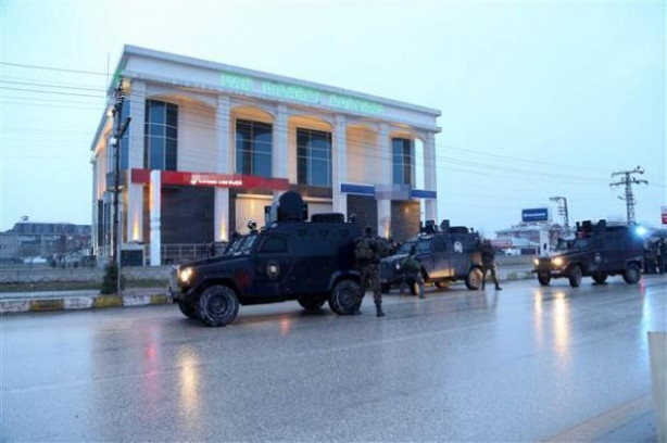 Van'da banka çalışanları rehin alındı