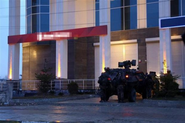 Van'da banka çalışanları rehin alındı