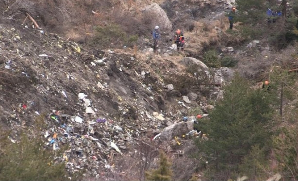 Fransa’da enkaz arama çalışmaları devam ediyor