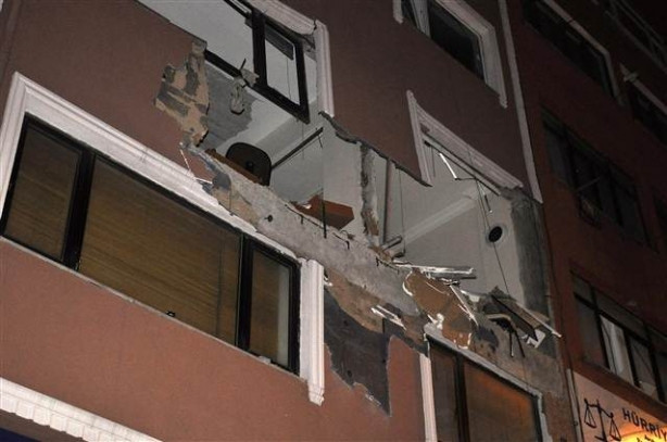 Kağıthane'de korkutan patlama: 1 ölü 3 yaralı