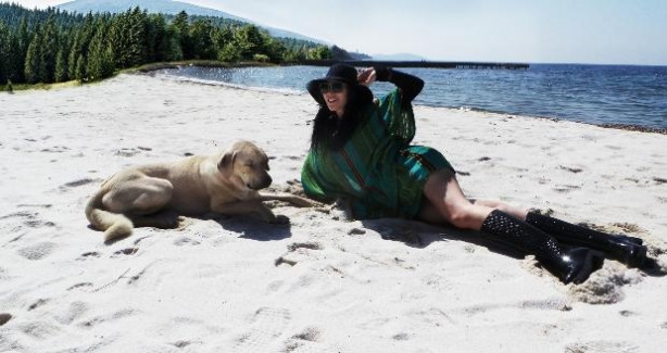 Hande Yener sezonu açtı