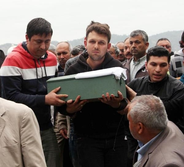 Yürekleri dağlayan cenaze töreni